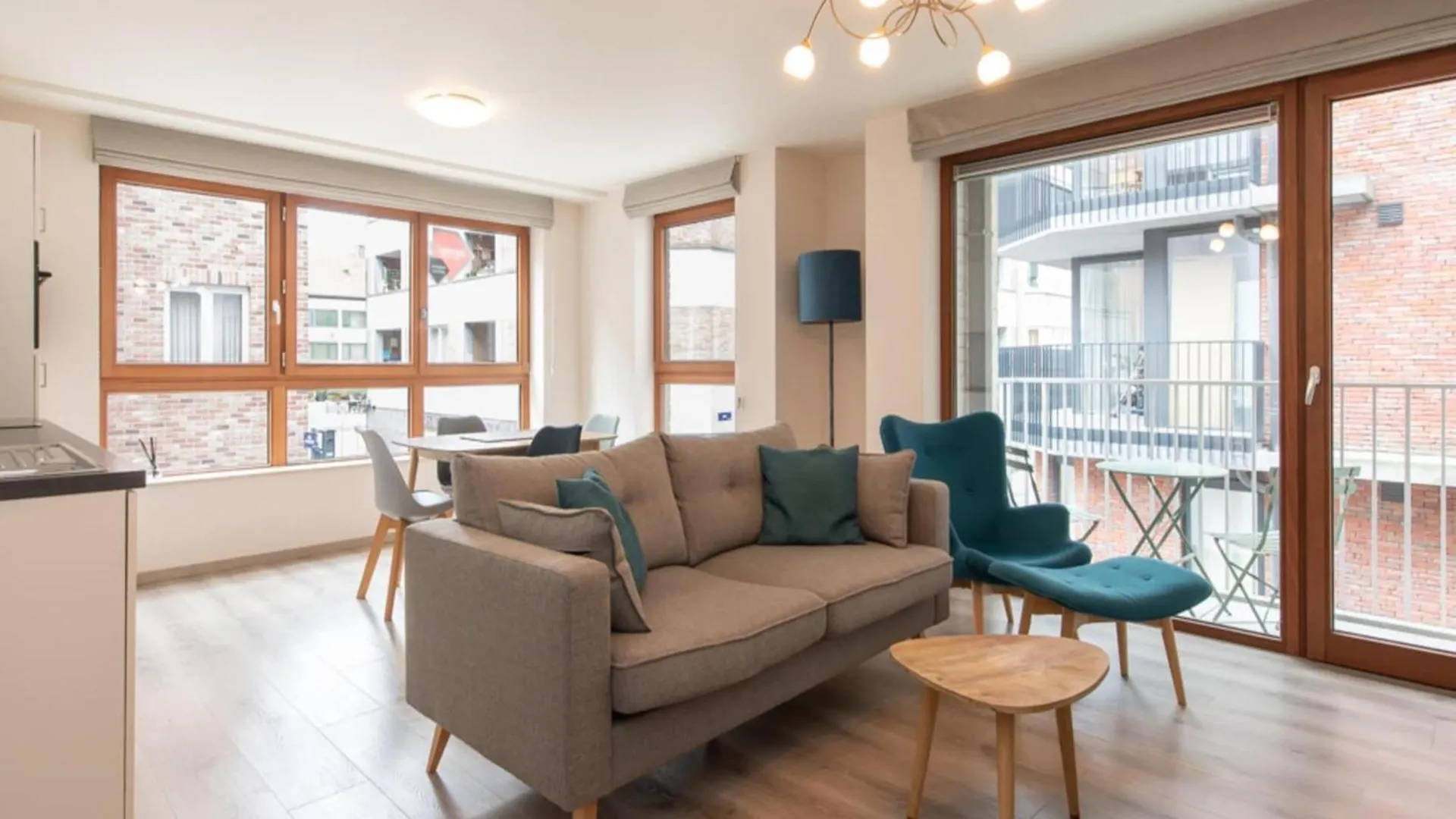 Beautiful Apartment With Balcony location